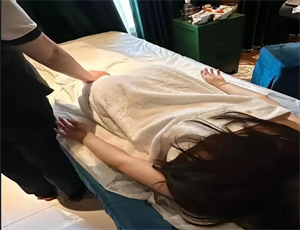 女子在上海spa体验的尴尬经历